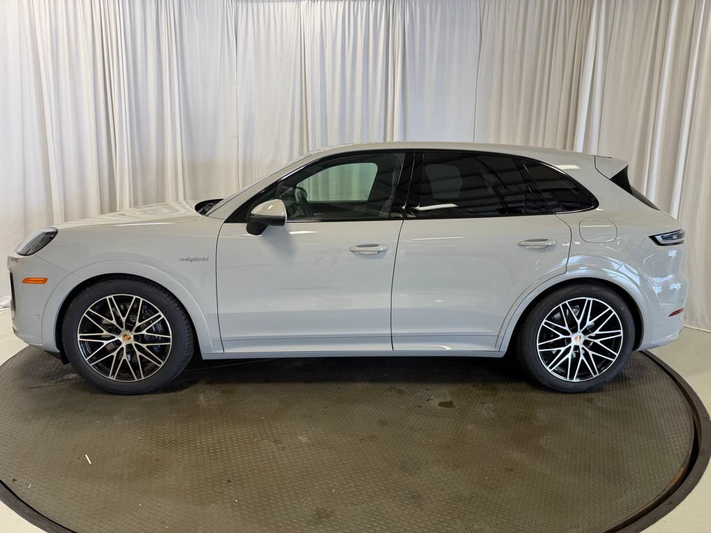 Certified 2026 Porsche Cayenne E-Hybrid AWD/4WD image 2