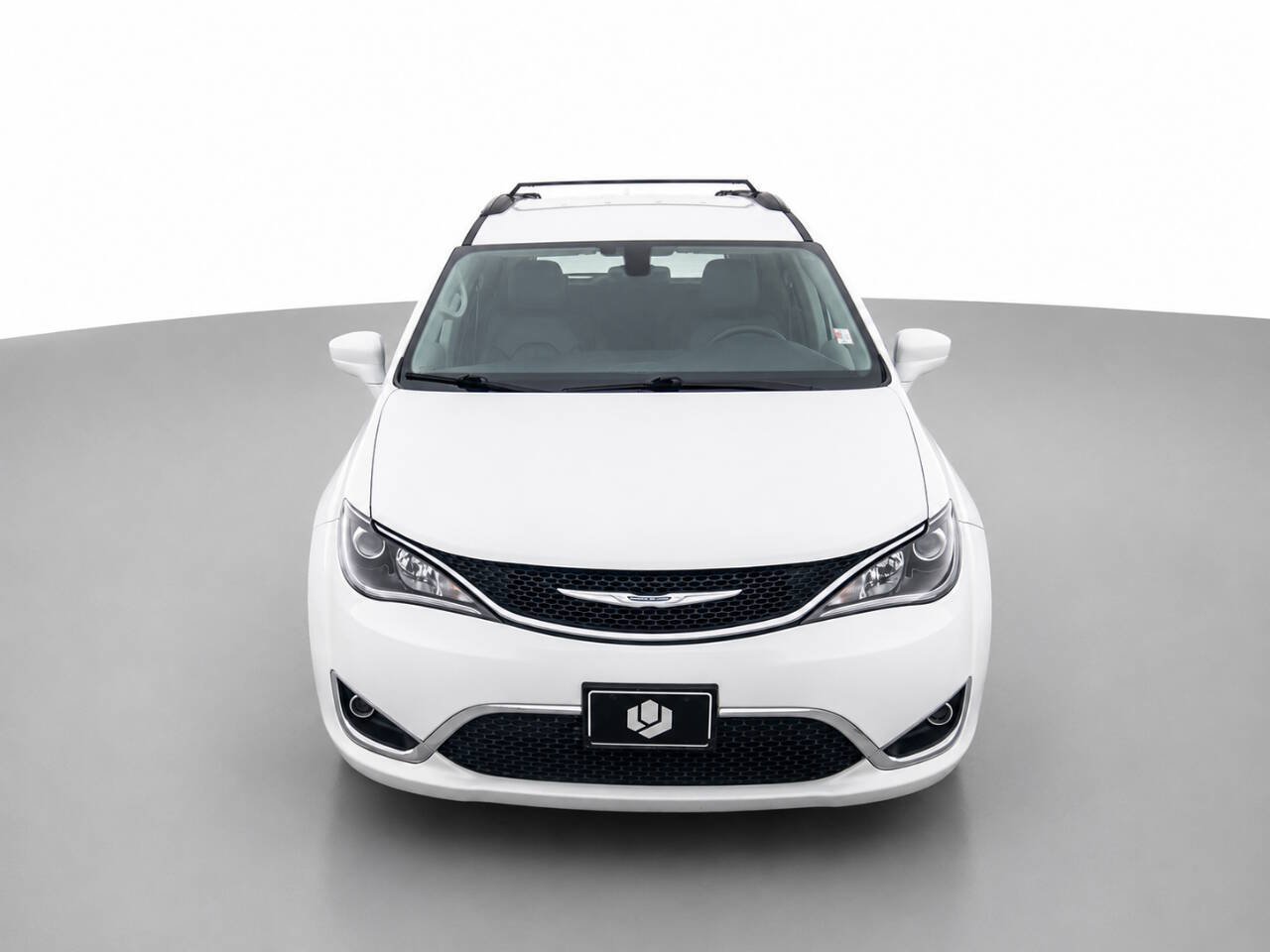 Used 2017 Chrysler Pacifica Touring-L FWD image 2
