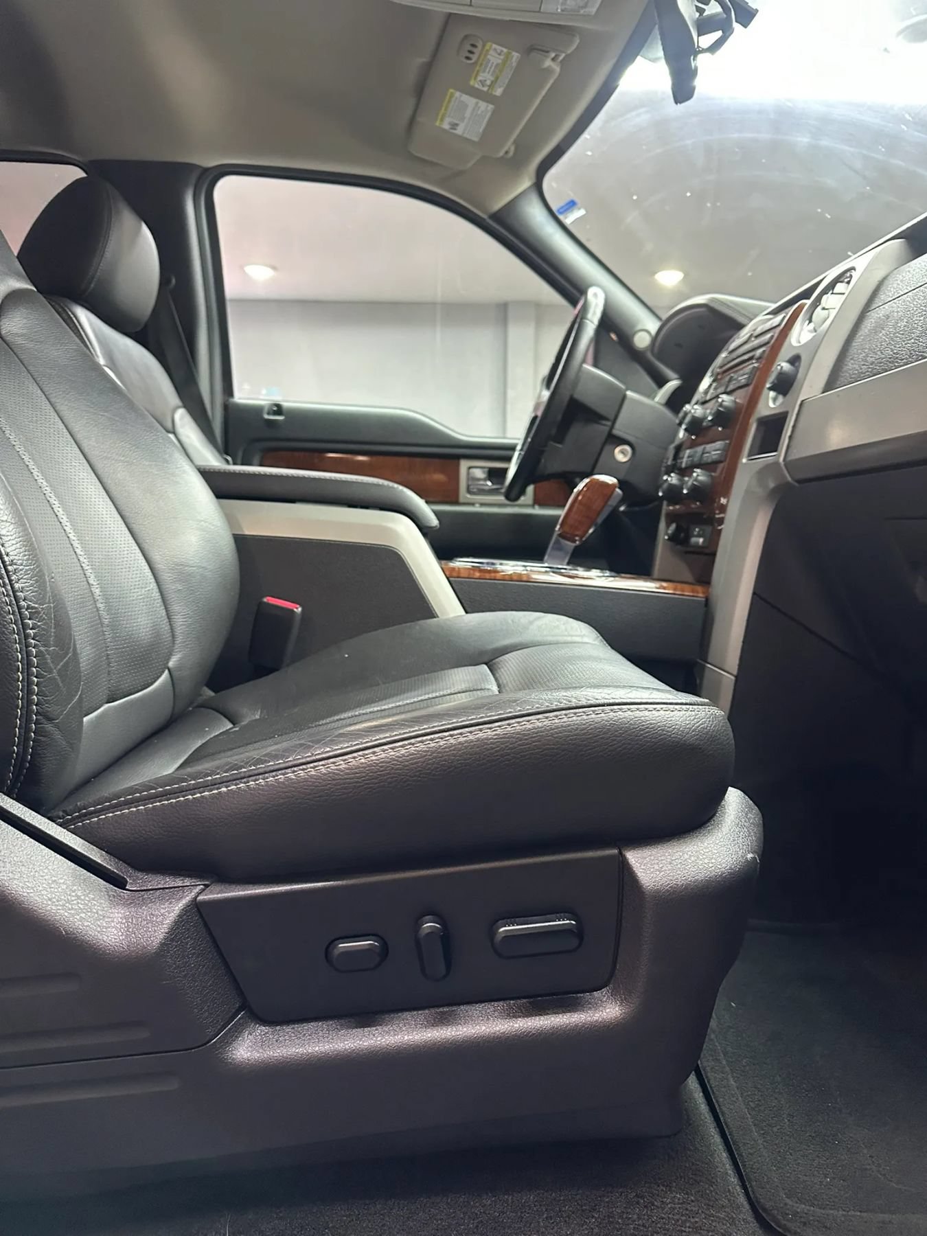 Used 2010 Ford F150 Lariat AWD/4WD image 32