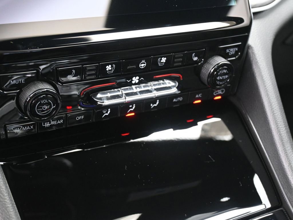 New 2025 Jeep Grand Cherokee Limited w/ Luxury Tech Group II image 20