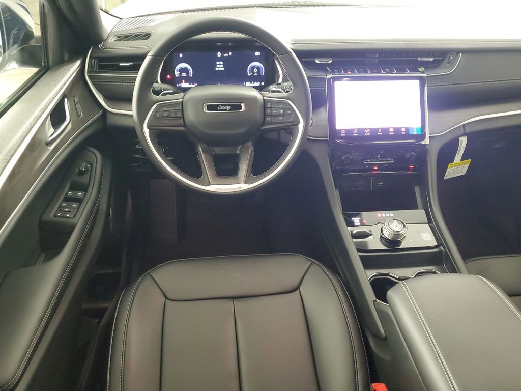 New 2025 Jeep Grand Cherokee Limited w/ Black Appearance Package image 14