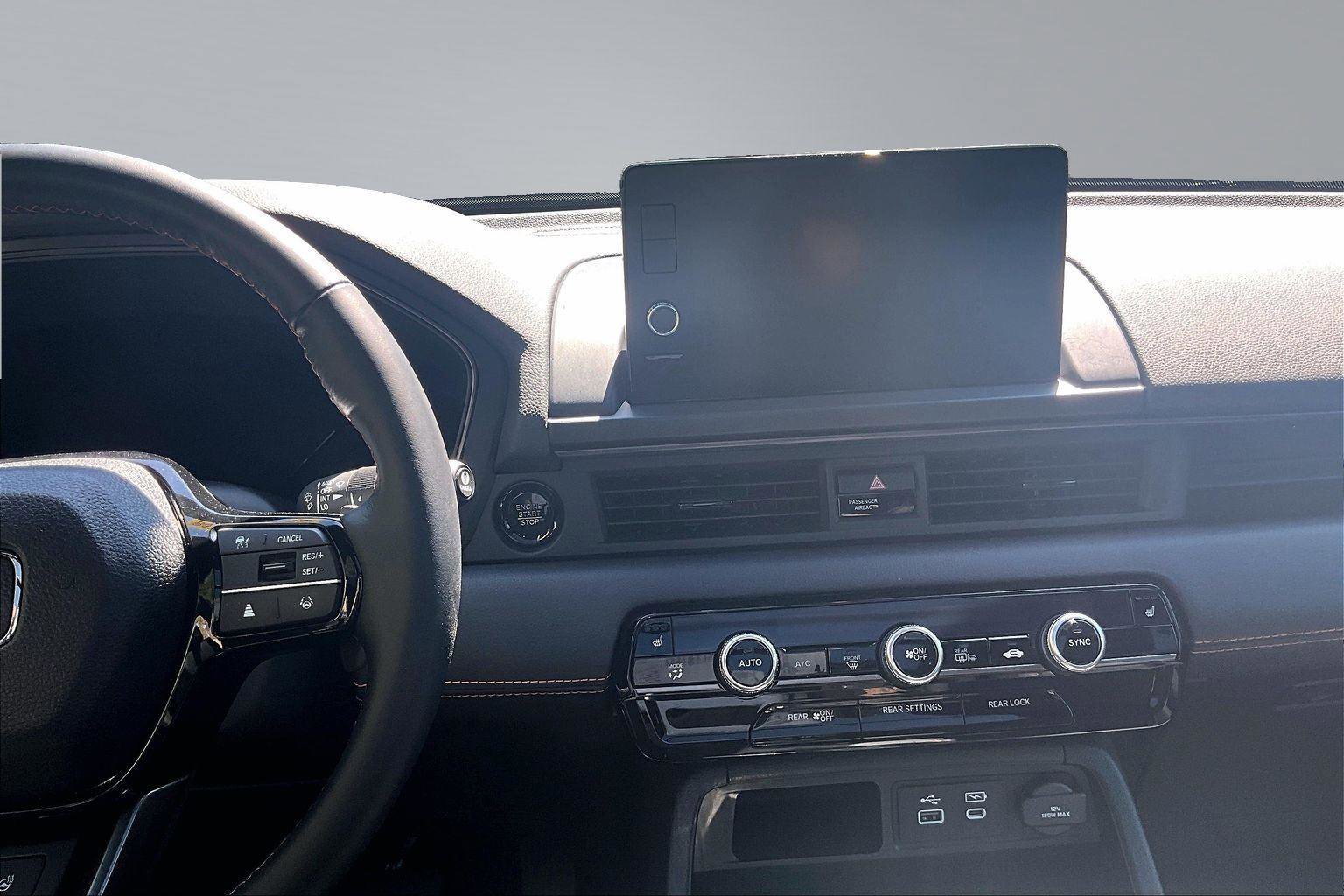 Used 2025 Honda Pilot TrailSport image 7