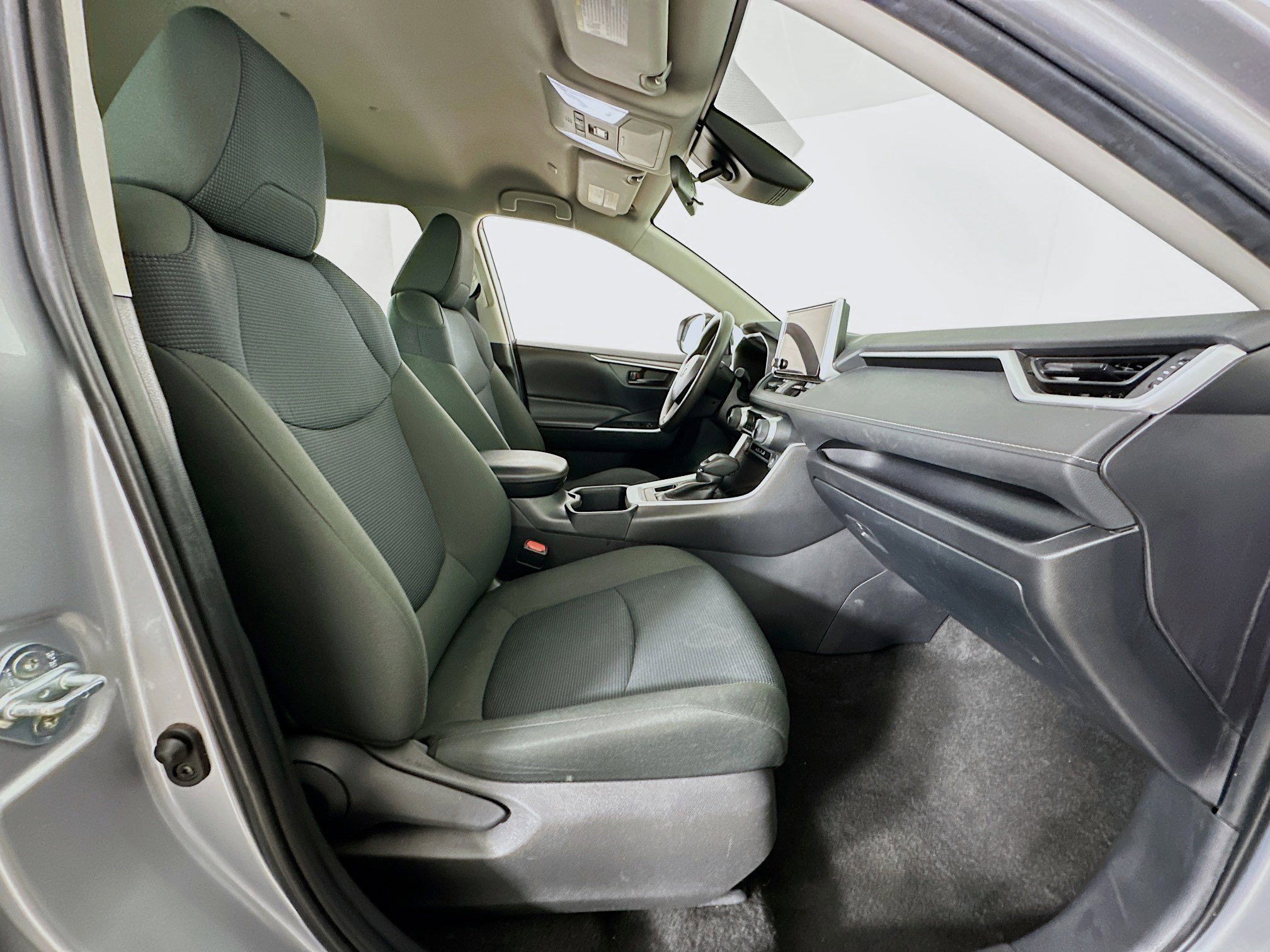 Used 2024 Toyota RAV4 LE image 29