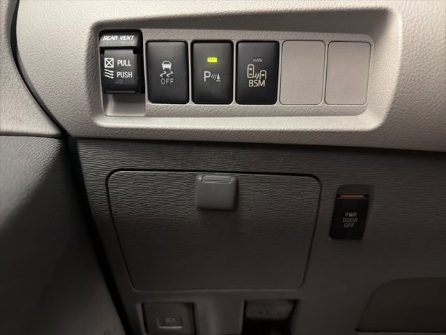 Used 2015 Toyota Sienna XLE w/ XLE Navigation Package image 36