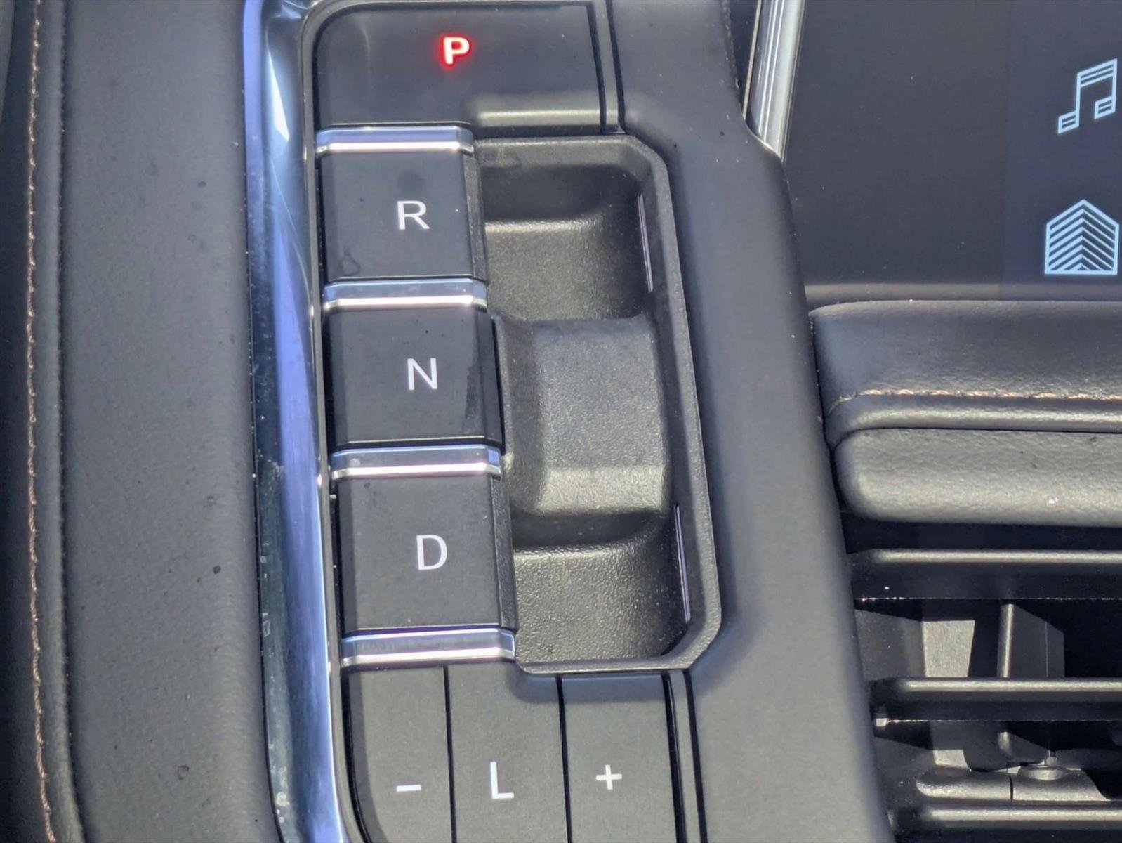 Used 2024 Chevrolet Tahoe High Country w/ Advanced Technology Package AWD/4WD image 14