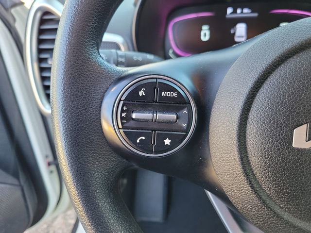Used 2023 Kia Soul LX image 16