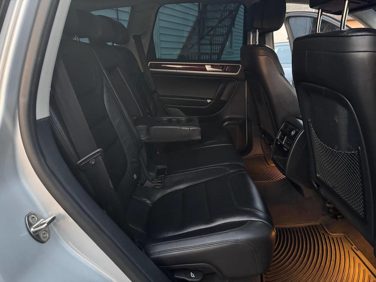 Used 2014 Volkswagen Touareg TDI image 29