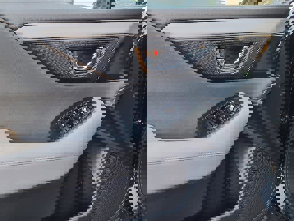 Used 2024 Subaru Outback Premium image 24