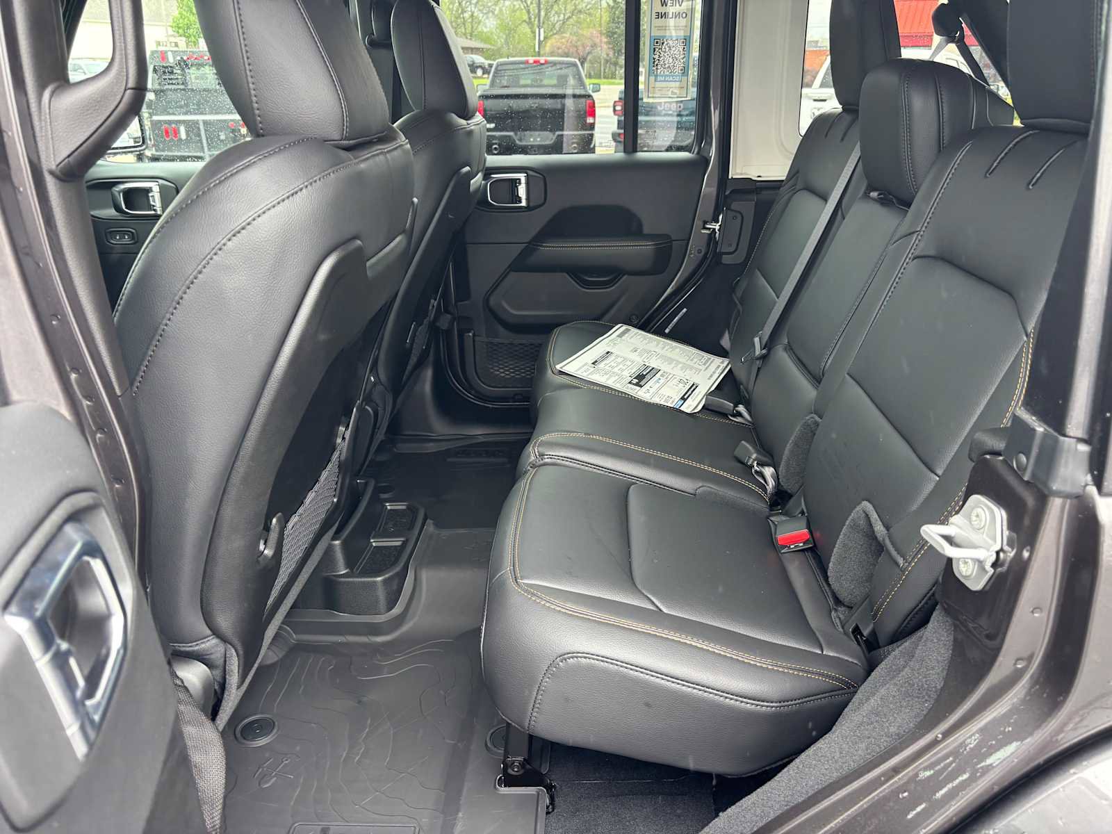 Used 2025 Jeep Wrangler Sahara image 19