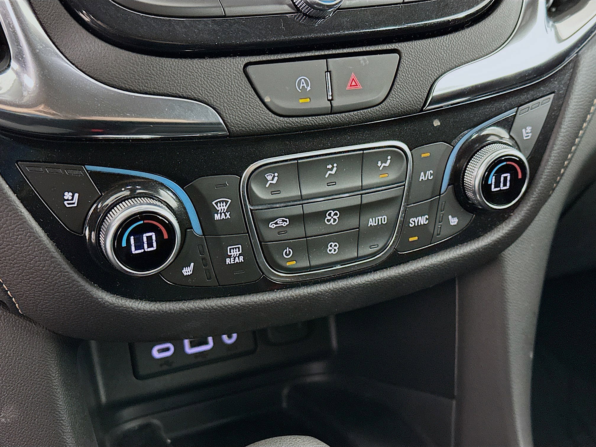 Used 2024 Chevrolet Equinox Premier image 23