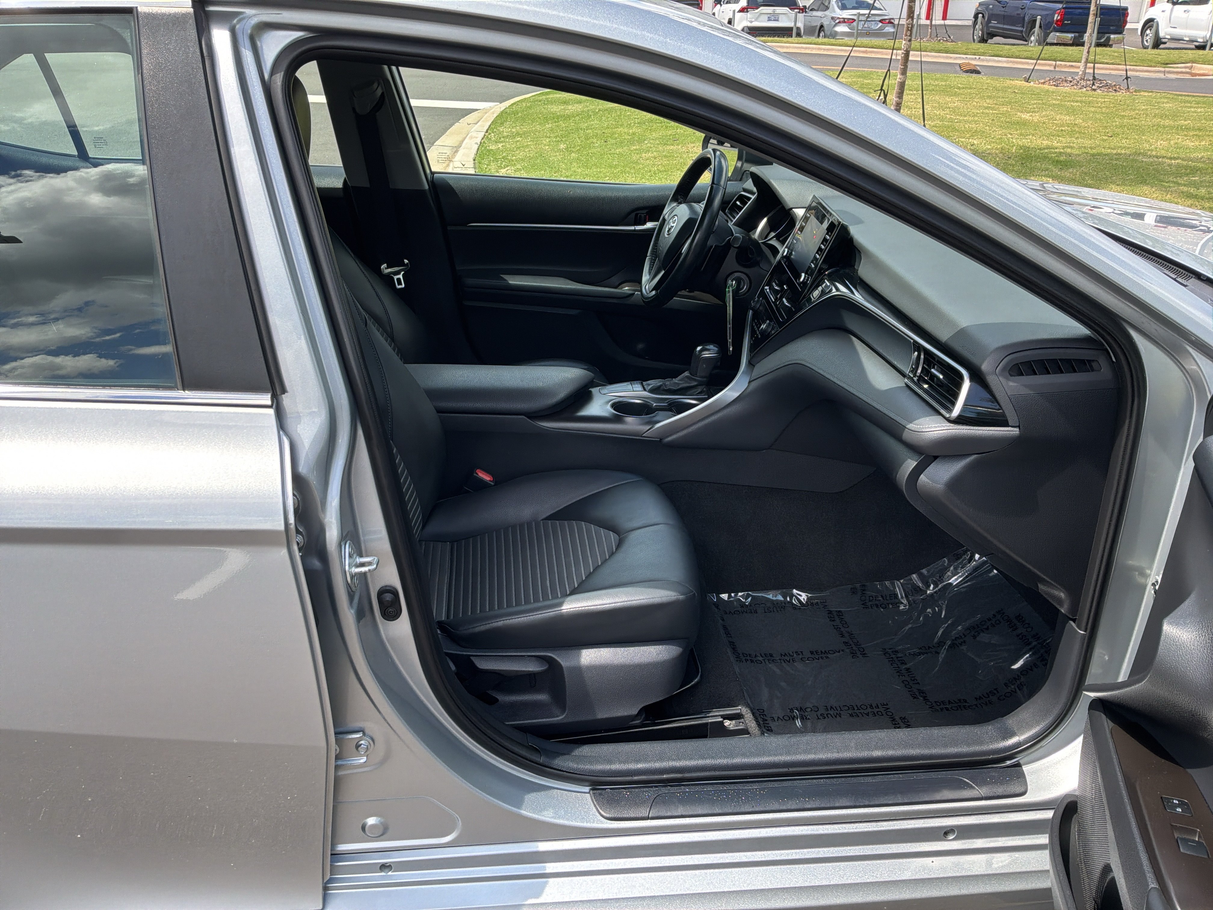 Used 2022 Toyota Camry SE FWD image 32