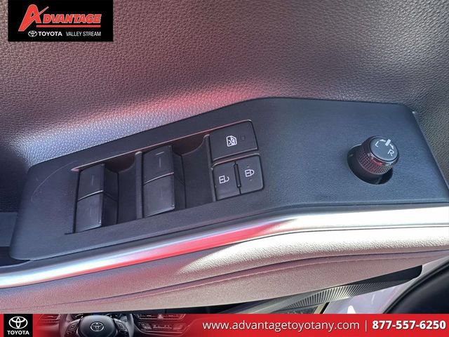 Used 2023 Toyota Highlander LE AWD/4WD image 22