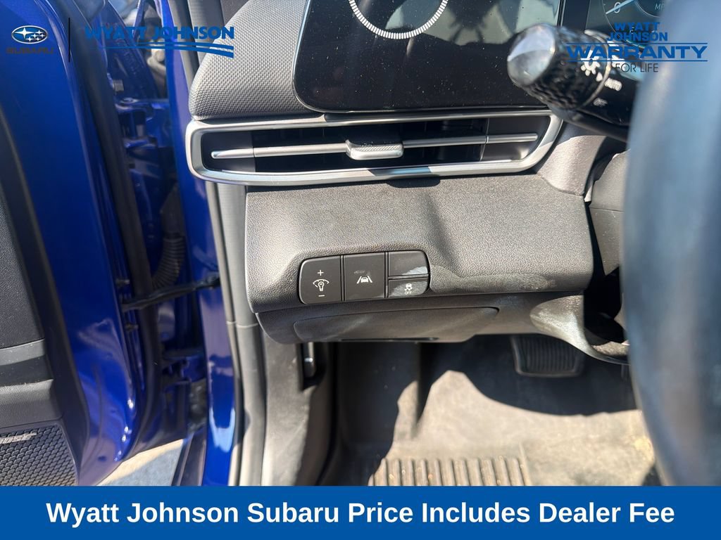 Used 2022 Hyundai Elantra Limited FWD image 21