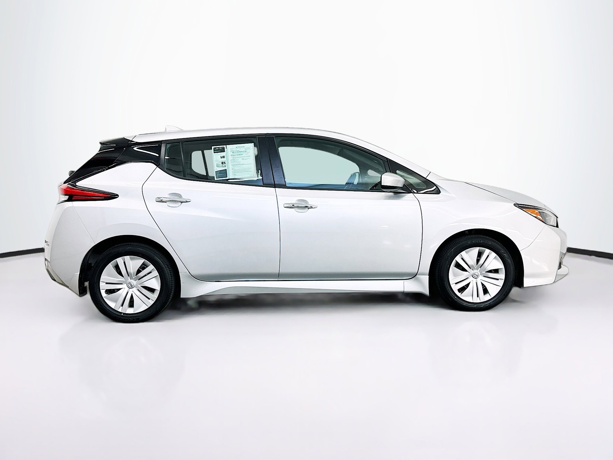 Used 2024 Nissan Leaf S image 10