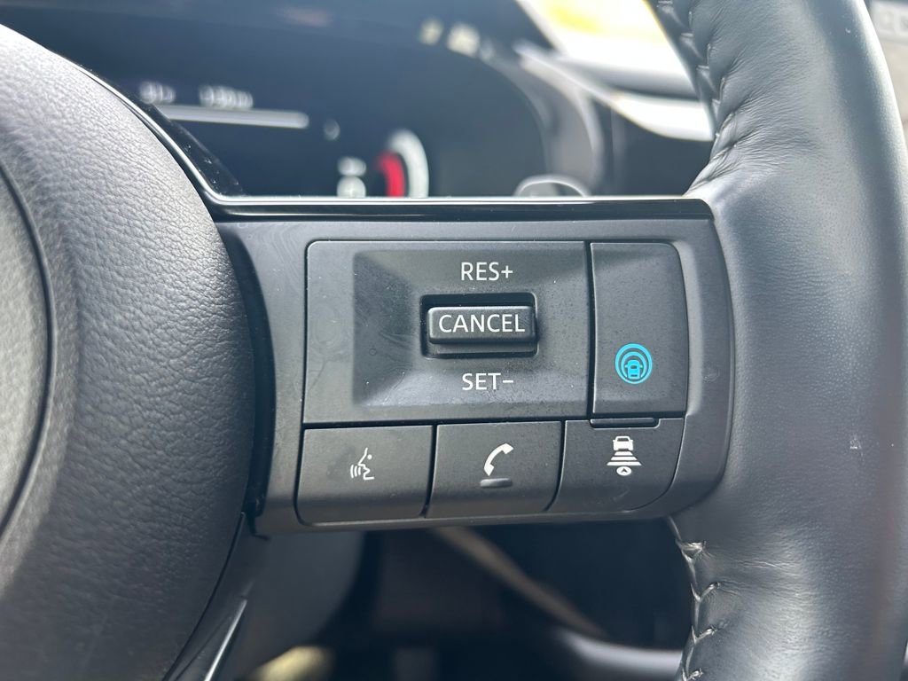 Used 2024 Nissan Pathfinder Platinum w/ Cargo Package image 18