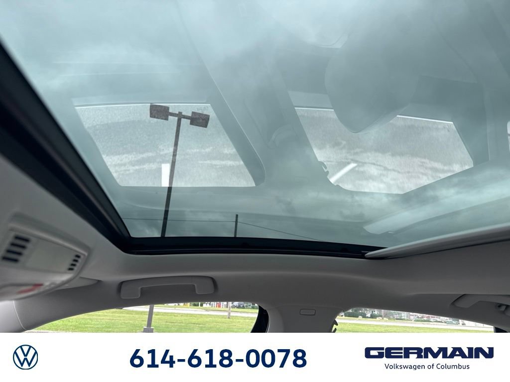 Used 2023 Volkswagen Jetta SE w/ Panoramic Sunroof Package FWD image 22