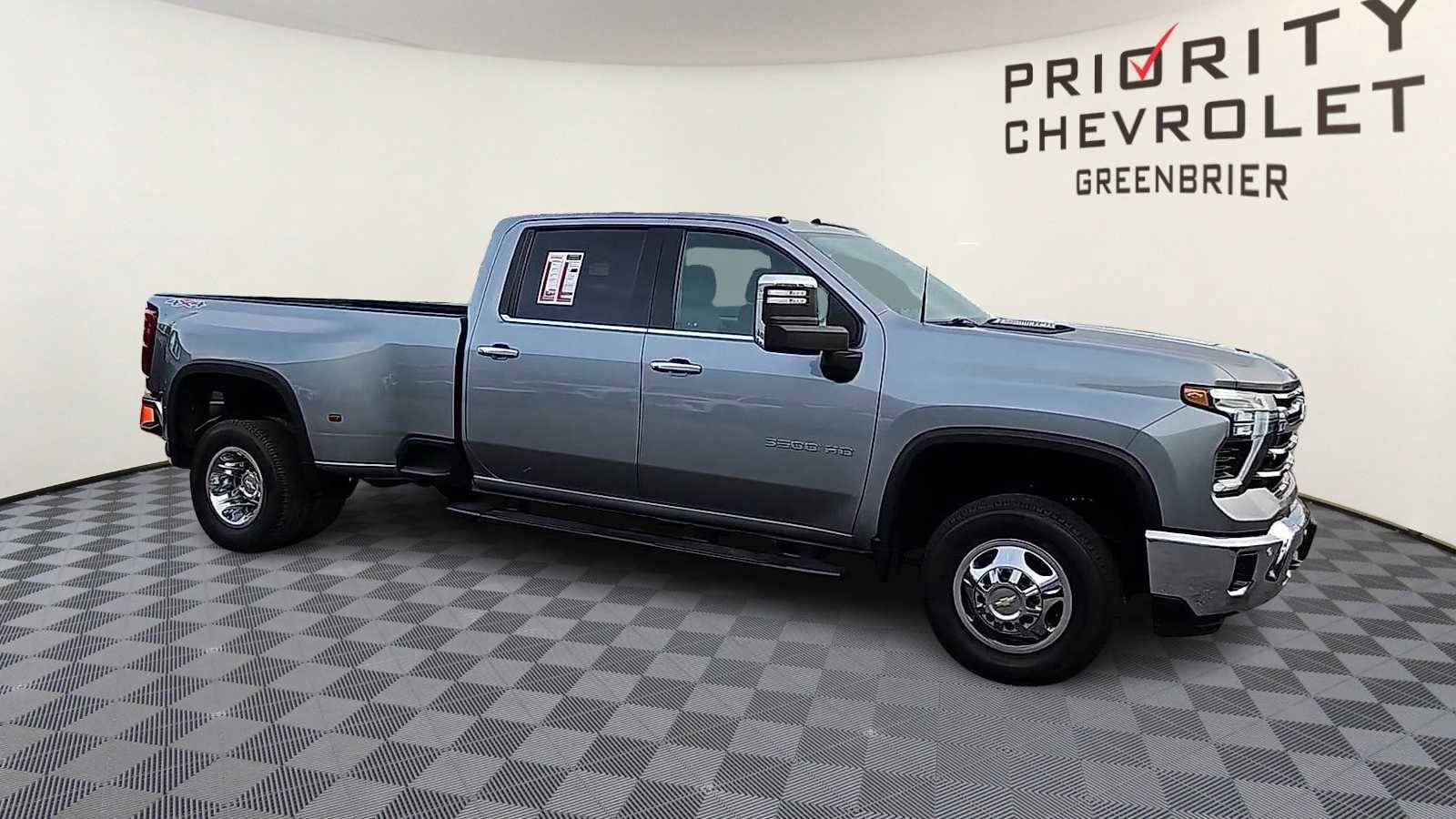 Used 2025 Chevrolet Silverado 3500 LTZ w/ LTZ Plus Package image 2