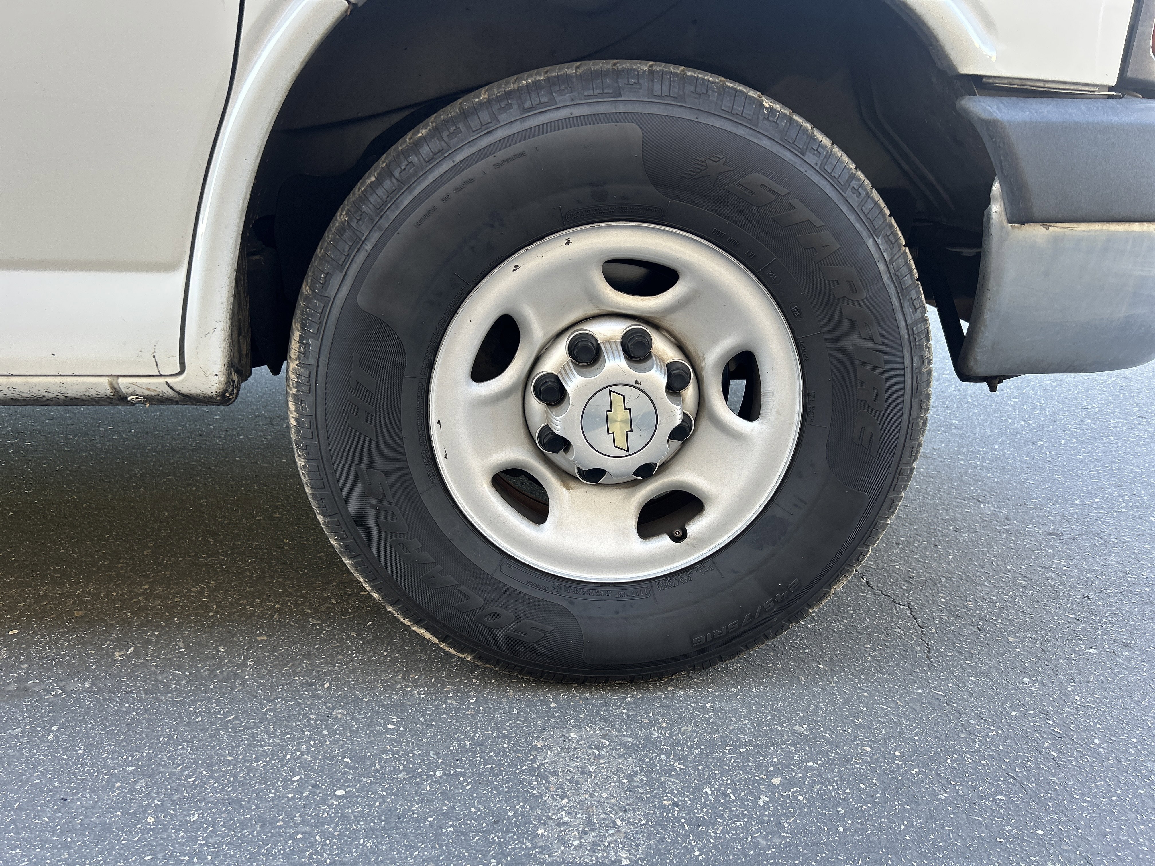 Used 2014 Chevrolet Express 2500 Extended image 15