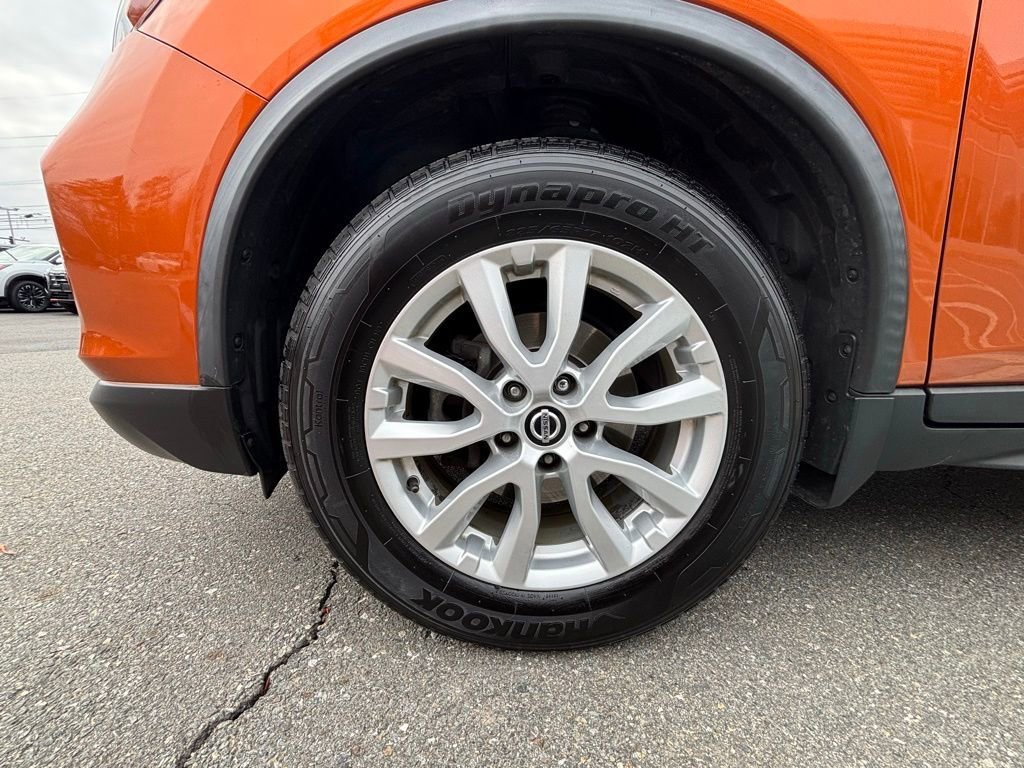 Used 2018 Nissan Rogue SV image 20