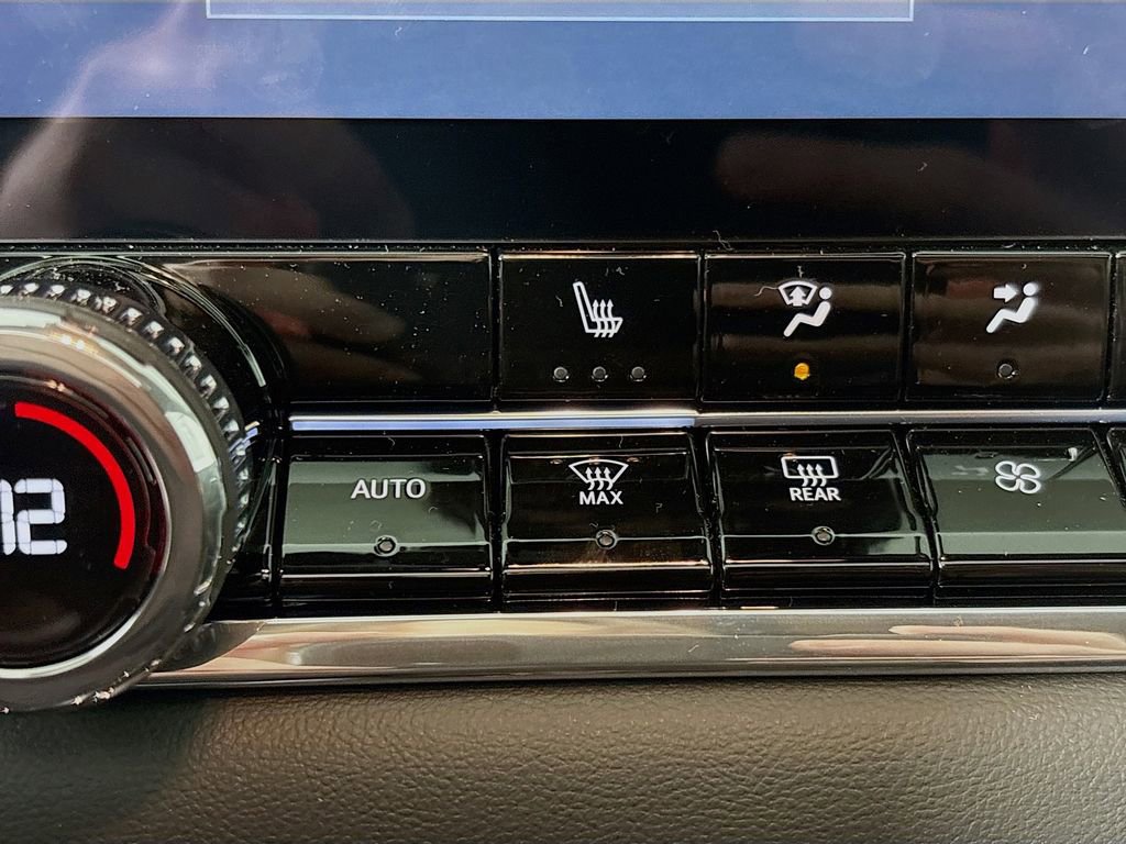 New 2025 GMC Canyon Elevation w/ Convenience Package image 18