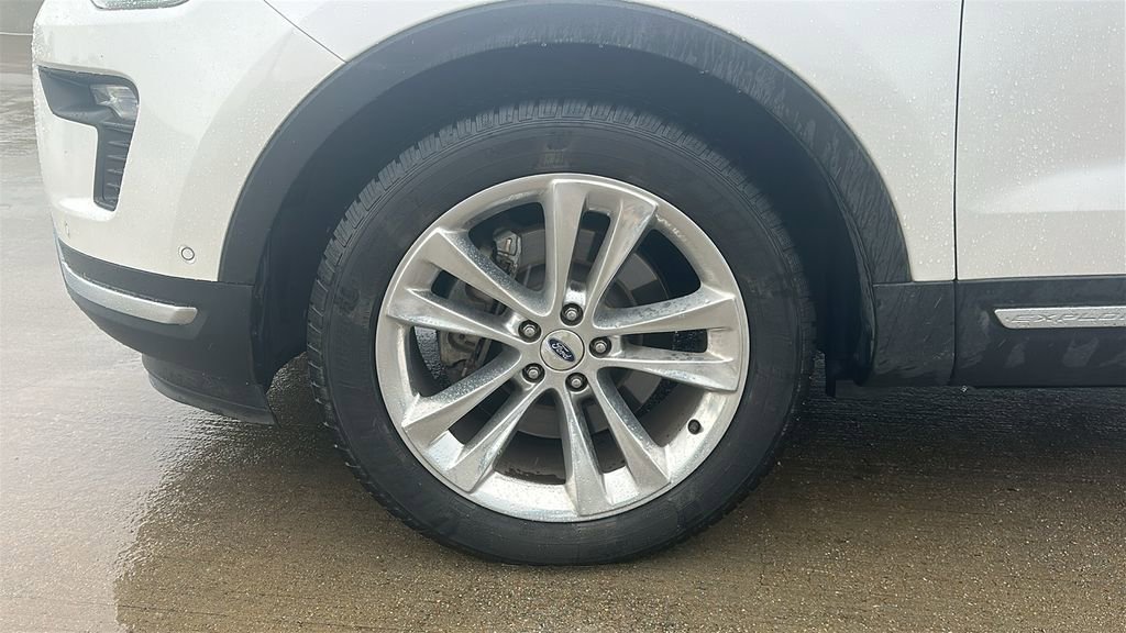 Used 2018 Ford Explorer Limited w/ Equipment Group 301A FWD image 7