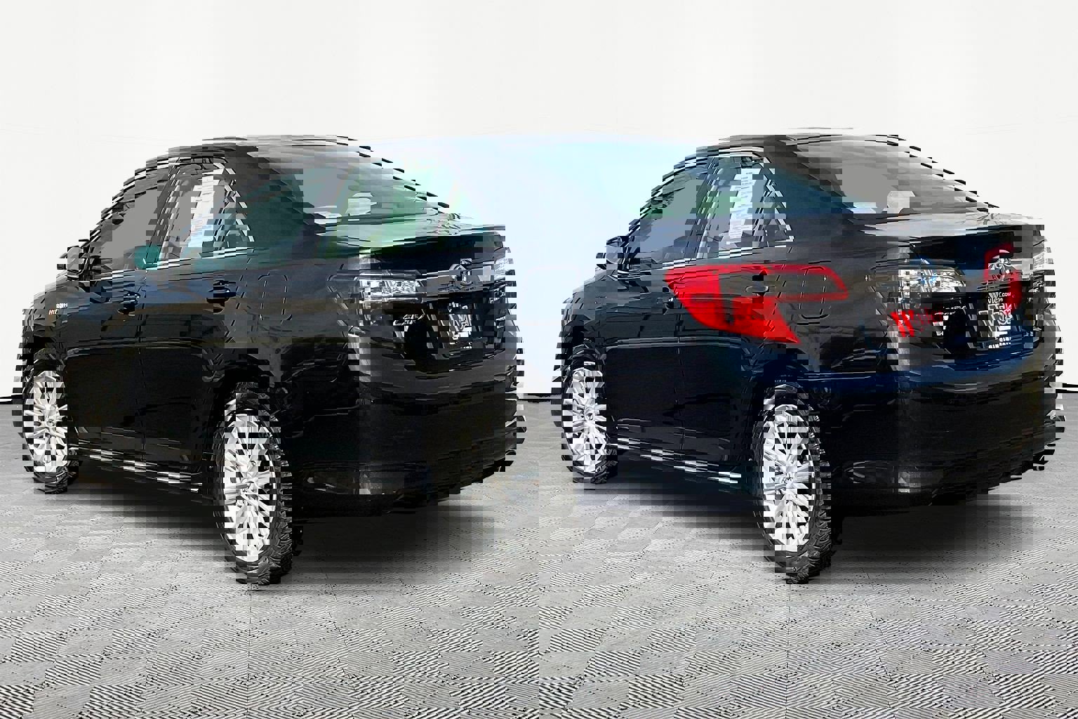 Used 2013 Toyota Camry XLE w/ Convenience Pkg image 4