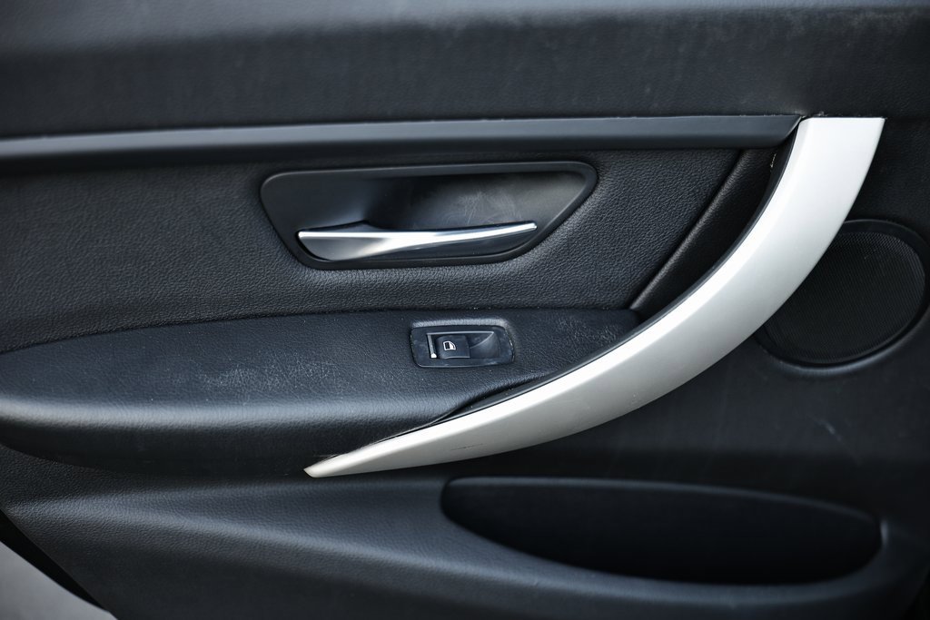 Used 2018 BMW 320i Sedan w/ Convenience Package image 22