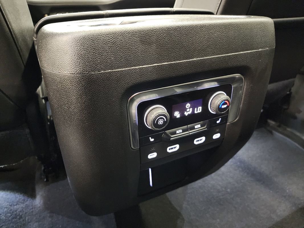 Used 2023 Chevrolet Suburban High Country image 40