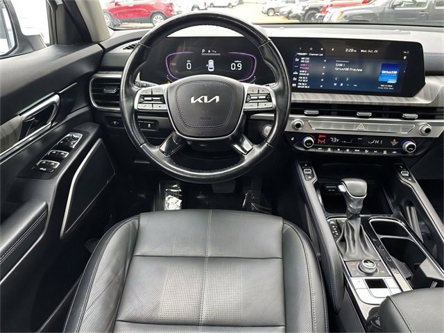 Used 2023 Kia Telluride EX w/ EX Captain's Chair Package image 10