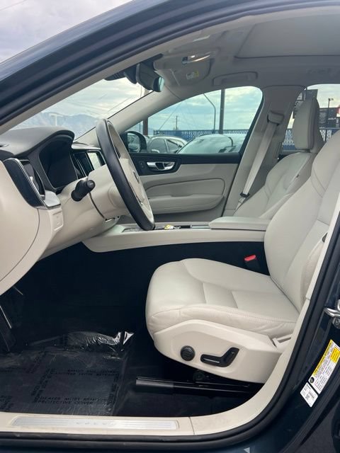 Used 2024 Volvo XC60 B5 Plus AWD/4WD image 24