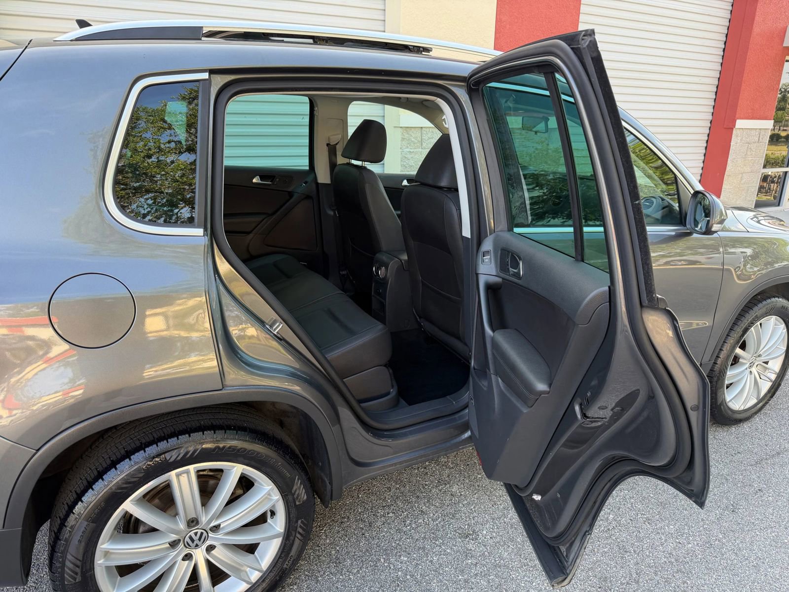 Used 2014 Volkswagen Tiguan S FWD image 17