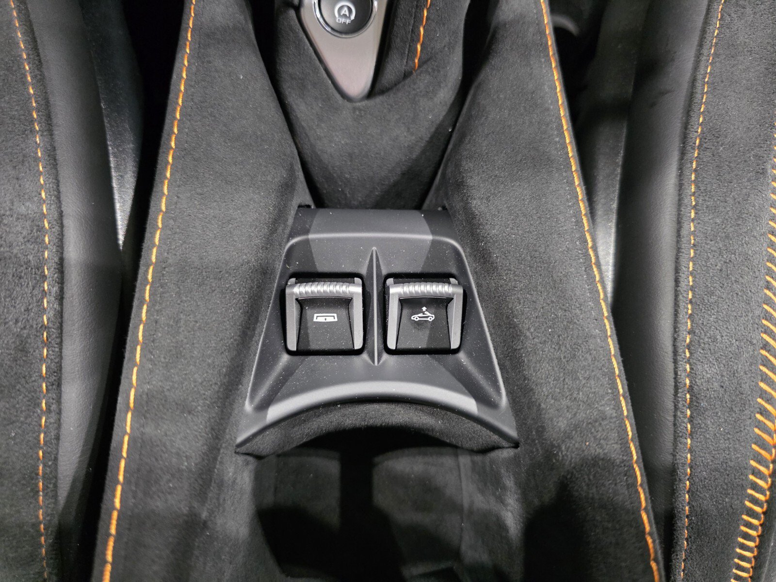 Used 2025 McLaren 750S Spider RWD image 15