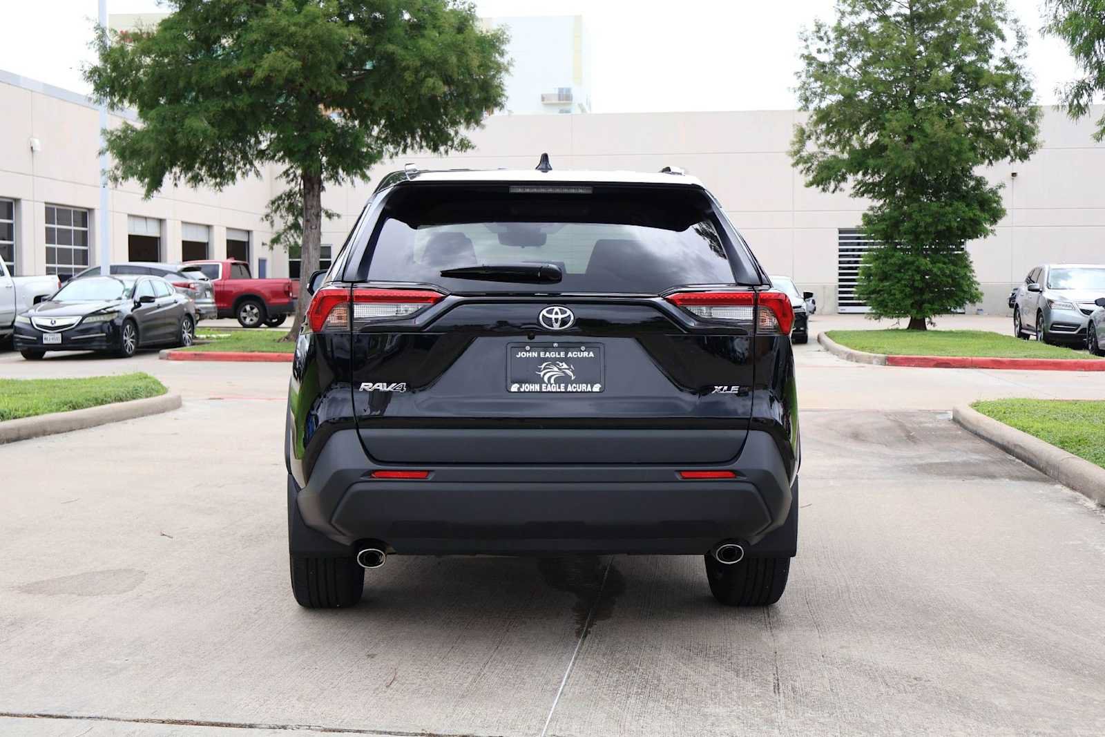 Used 2023 Toyota RAV4 XLE Premium FWD image 5