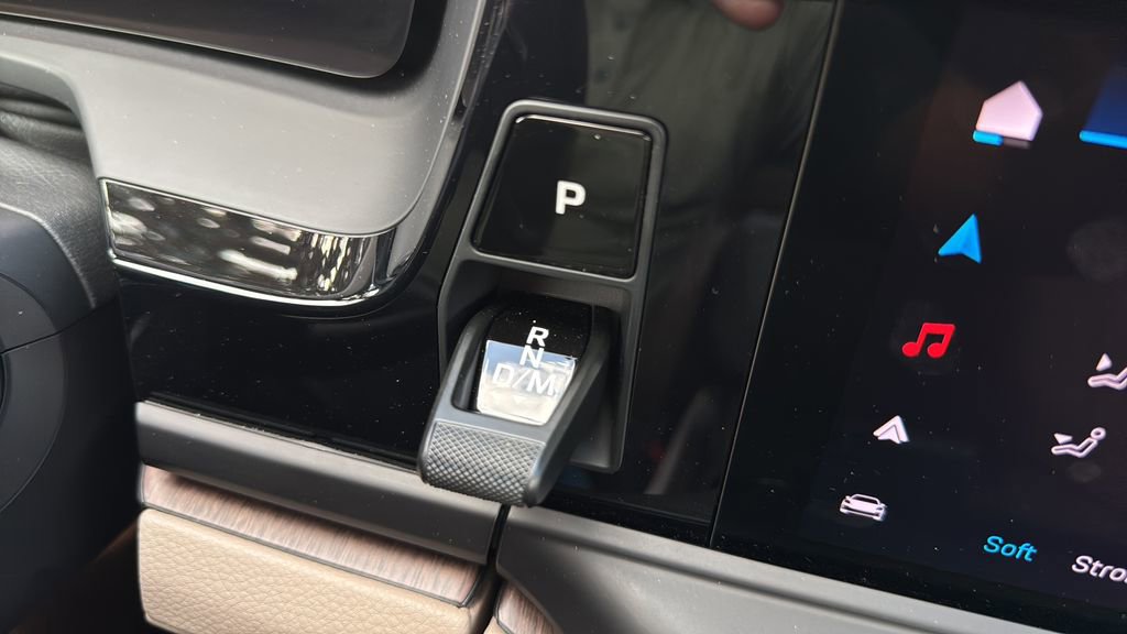 Certified 2025 Porsche Panamera image 15