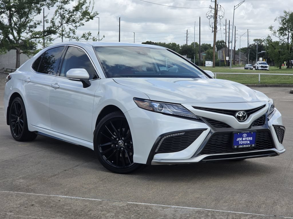 Used 2024 Toyota Camry XSE FWD image 2