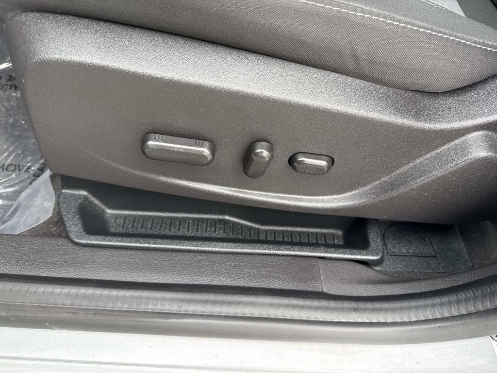 Used 2017 Ford C-MAX SE w/ Cold Weather Package image 26