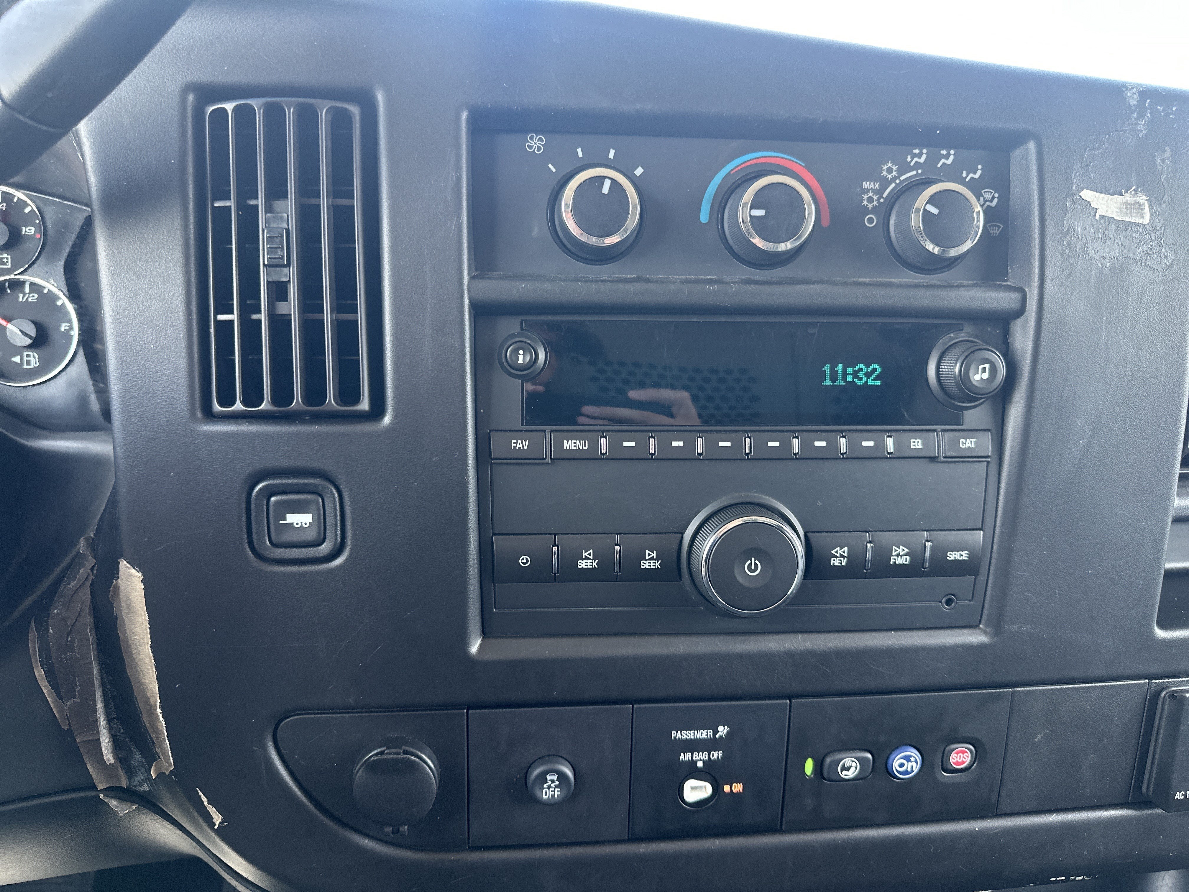 Used 2019 Chevrolet Express 3500 w/ Driver Convenience Package RWD image 16