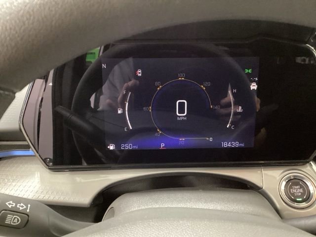 Used 2025 Chevrolet Trax LT FWD image 7