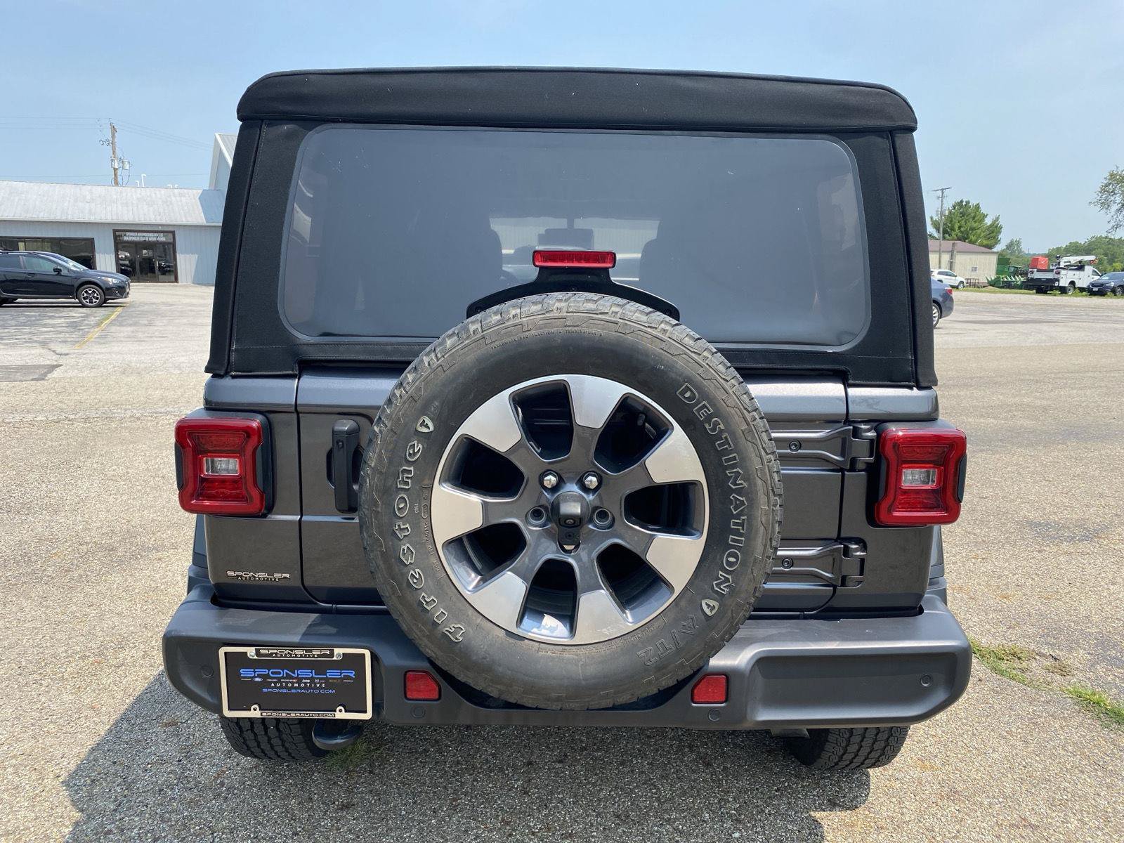 Used 2022 Jeep Wrangler Unlimited Sahara w/ Cold Weather Group AWD/4WD image 4