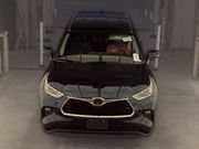 Used 2023 Toyota Highlander Limited FWD image 2