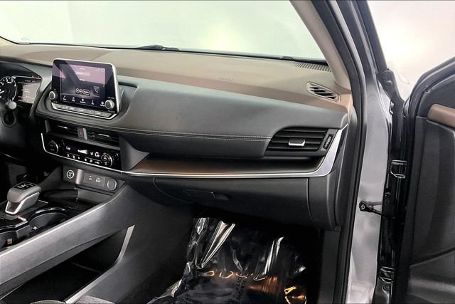 Used 2023 Nissan Rogue SV AWD/4WD image 19