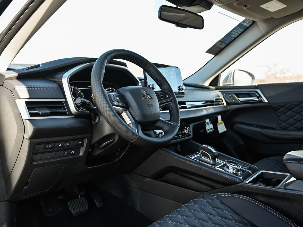 New 2025 Mitsubishi Outlander SEL image 19