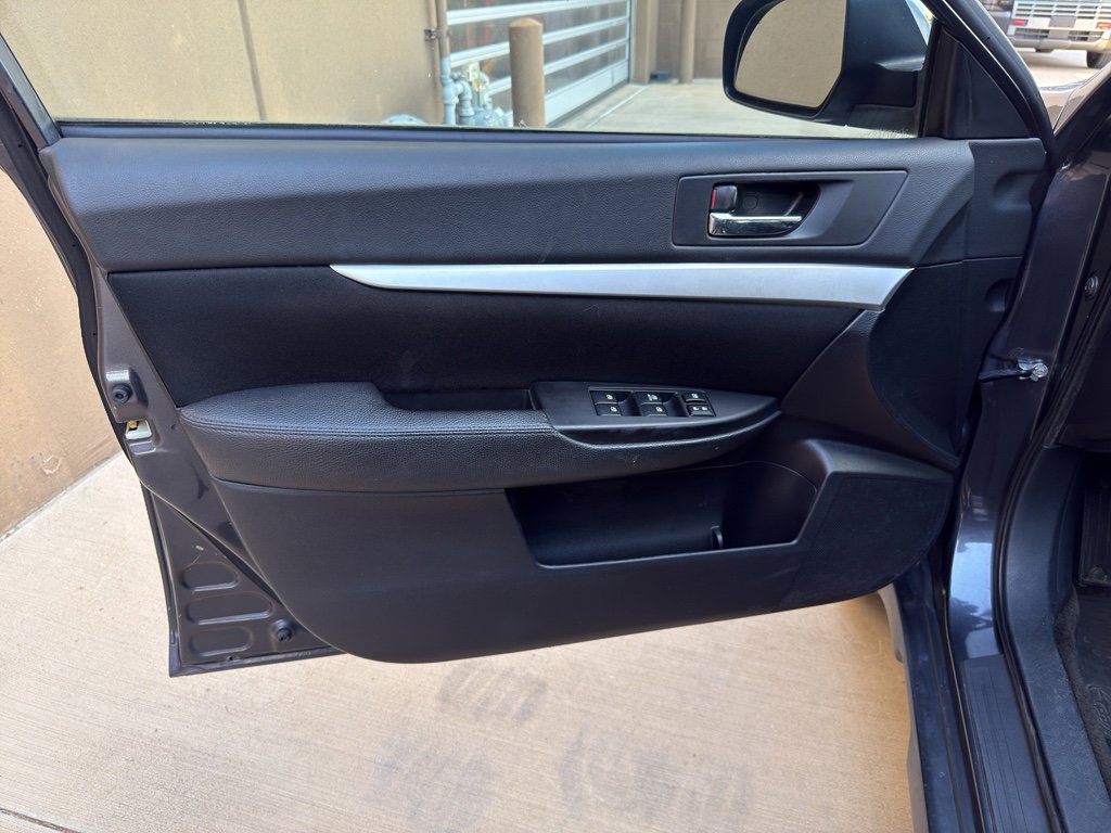 Used 2013 Subaru Outback 2.5i Premium AWD/4WD image 9