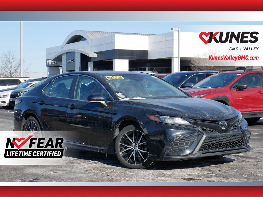 Used 2024 Toyota Camry SE image 1