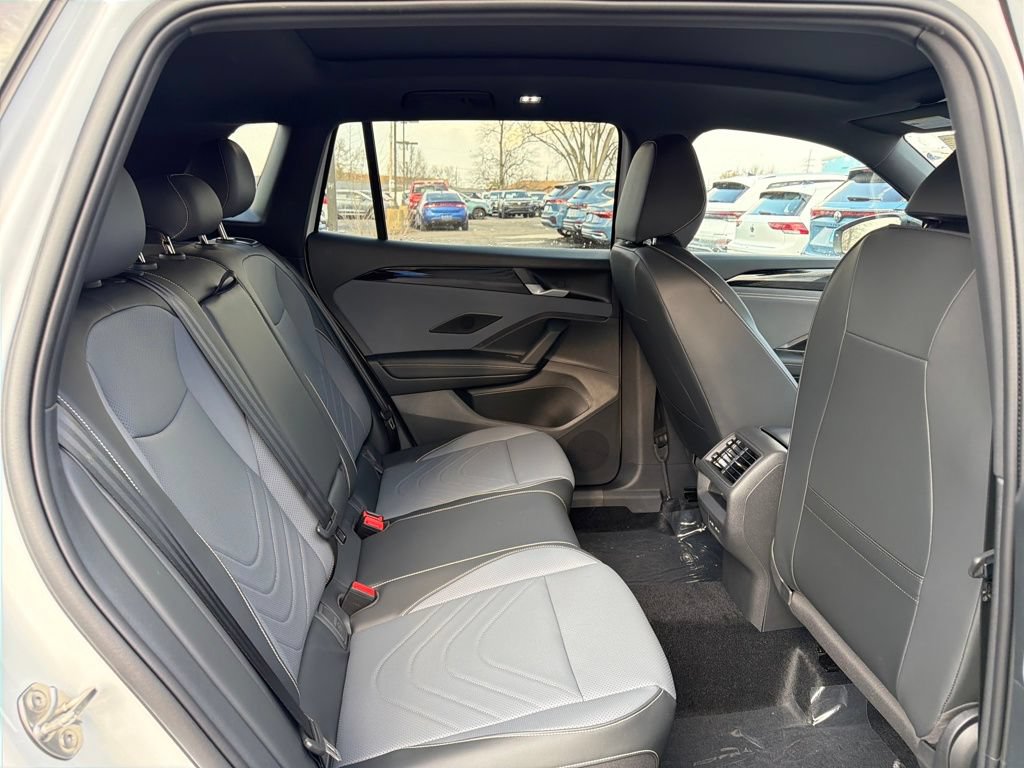 Used 2026 Volkswagen Tiguan SE R-Line AWD/4WD image 32