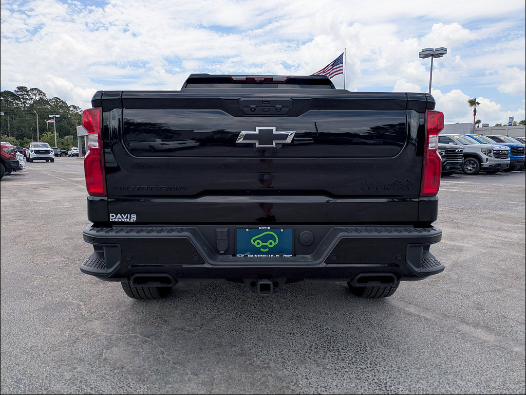 Used 2025 Chevrolet Silverado 1500 High Country w/ Midnight Edition AWD/4WD image 7