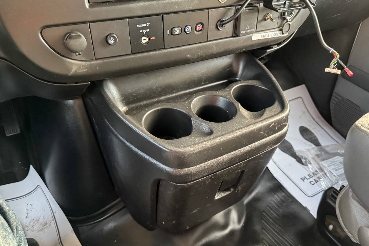 Used 2018 Chevrolet Express 2500 w/ Driver Convenience Package RWD image 32