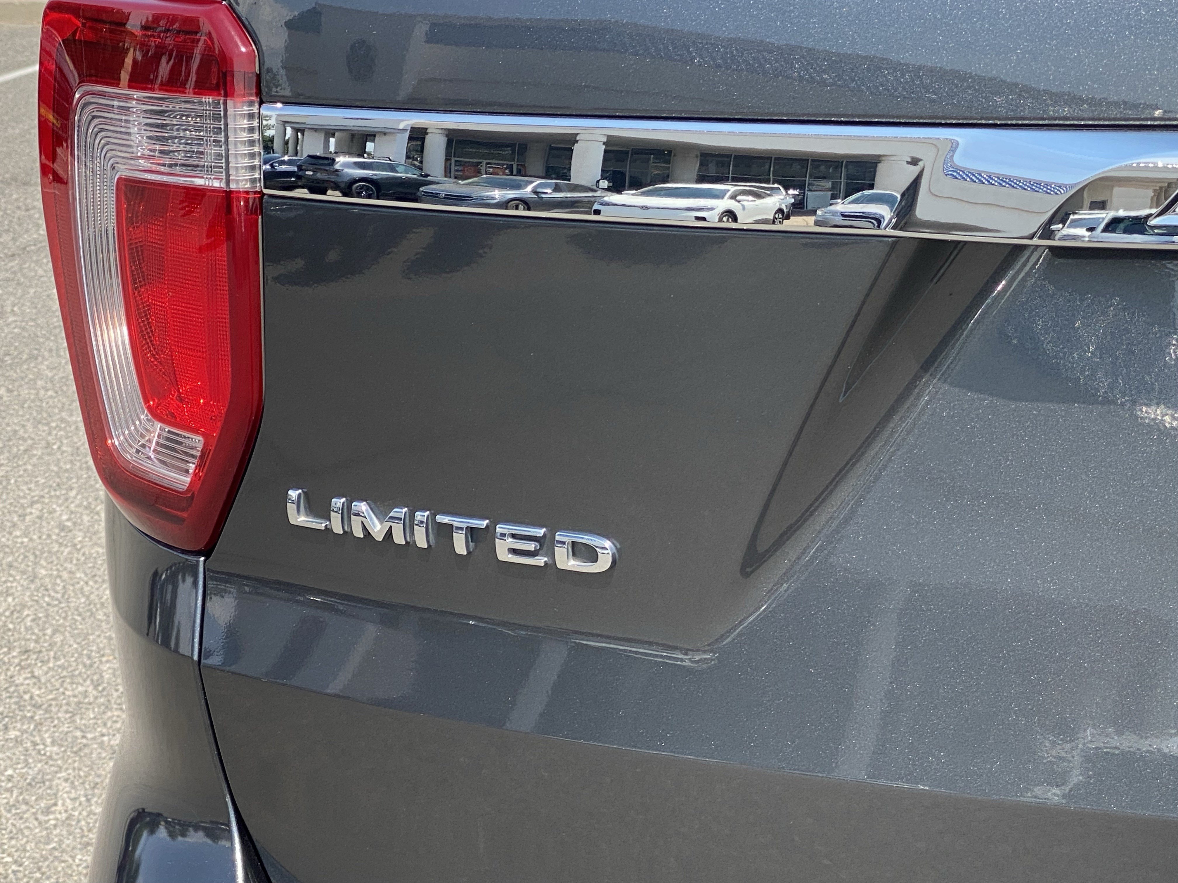 Used 2019 Ford Explorer Limited w/ Ford Safe & Smart Package AWD/4WD image 28