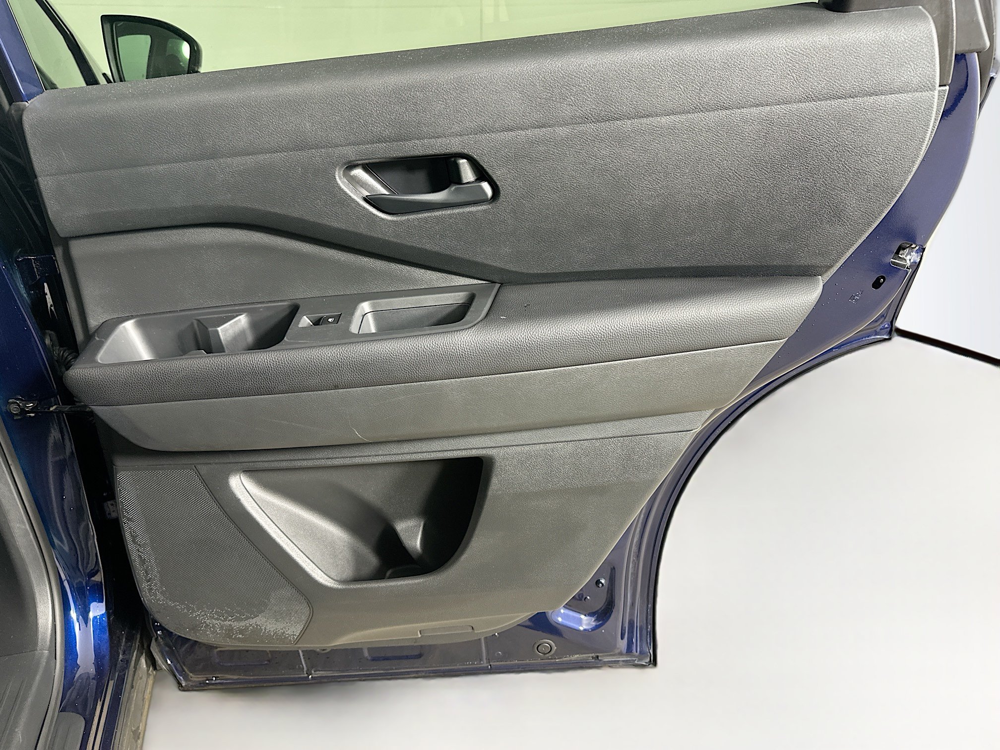 Used 2025 Nissan Pathfinder SV FWD image 30