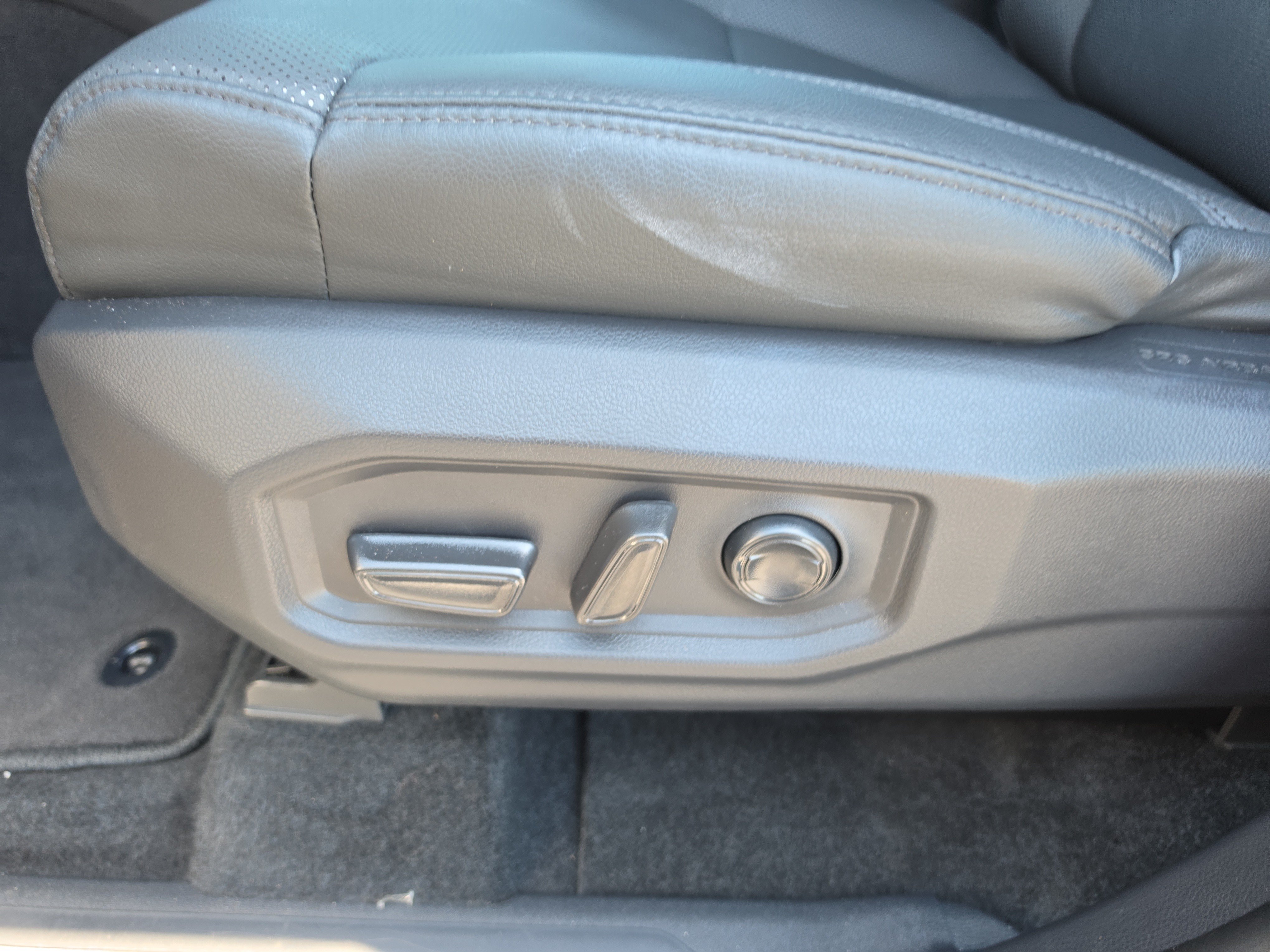 Used 2025 Toyota Tundra Limited AWD/4WD image 16